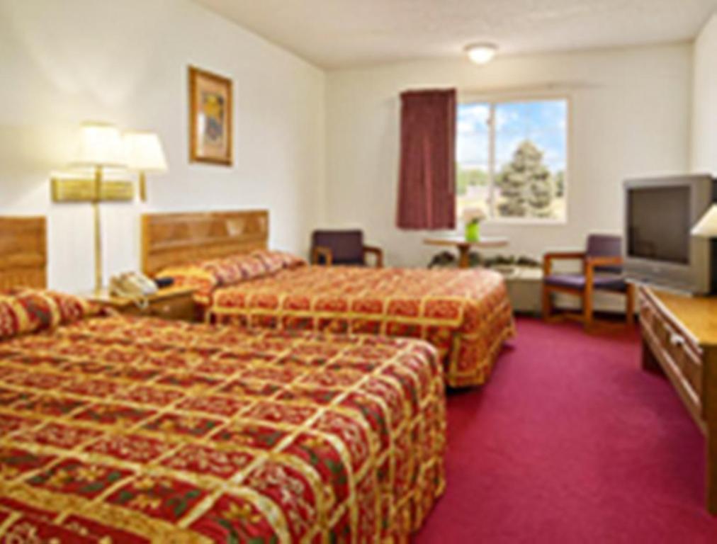 Westwood Inn & Suites - Kimball Habitación foto